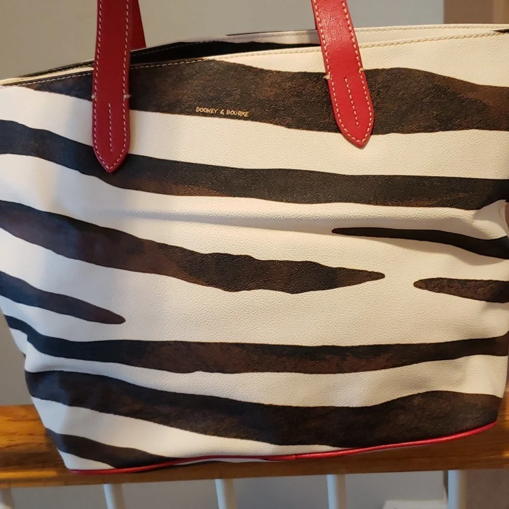 Dooney and Bourke zebra tote - Picture 5 of 16